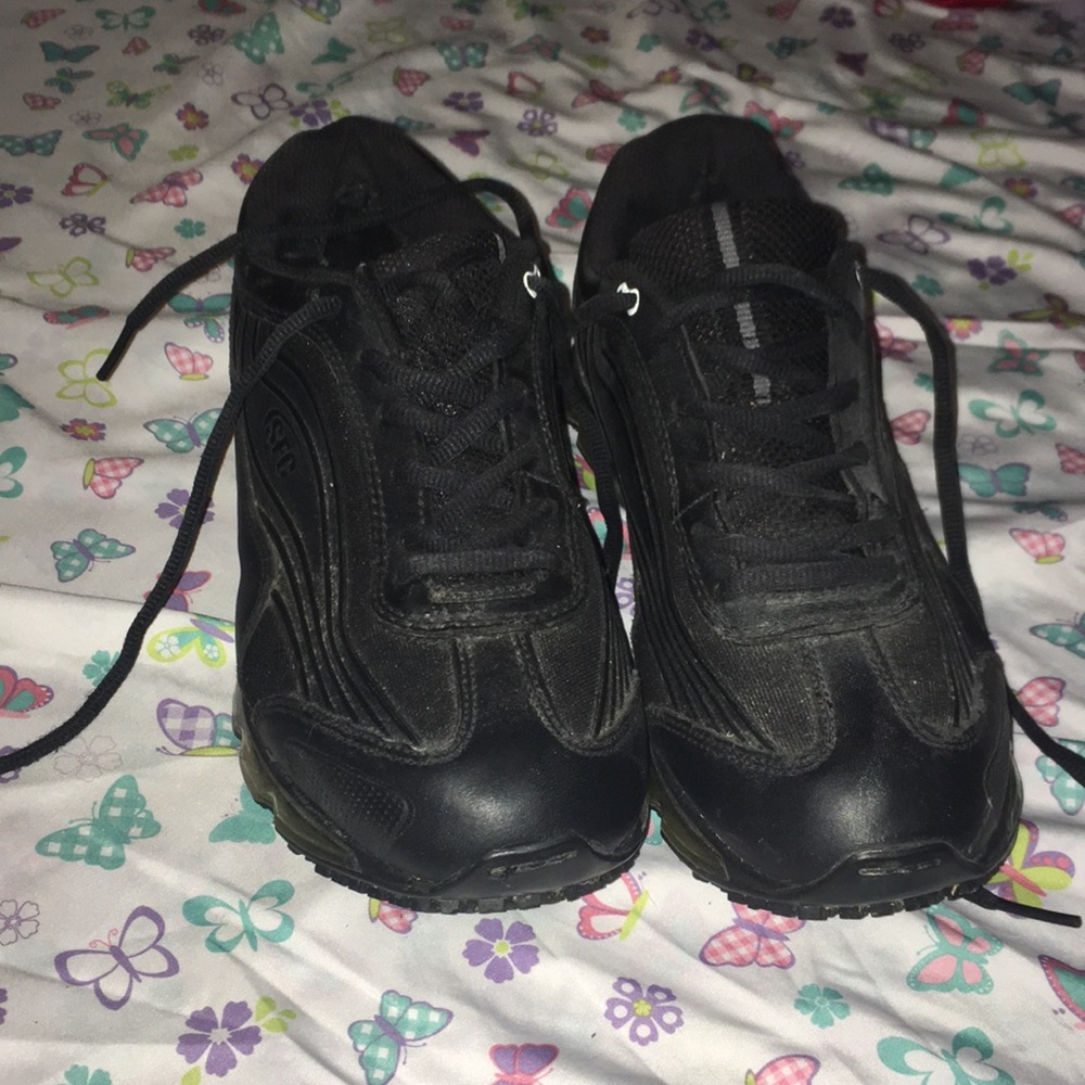 Shoes - Picture 2 of 3